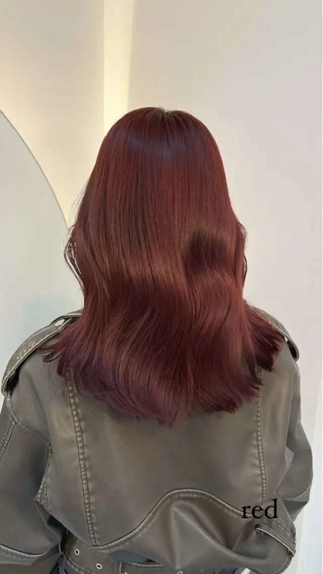 セミロング カラー ヘアアレンジ 透明感カラー🩵 レイヤーカットYUIのヘアスタイル