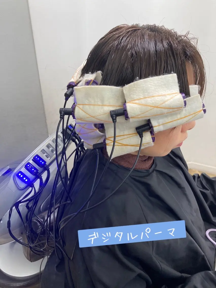 セミロング あやかショート 白髪ぼかしのヘアスタイル
