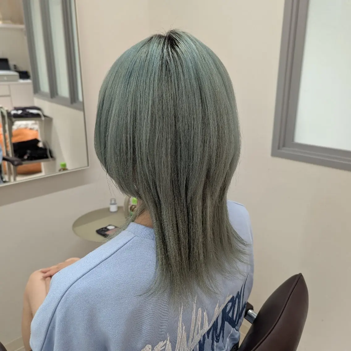 ミディアム ウルフカット 推しカラー🦉にじさ んじカラー🌈🕒✨のヘアスタイル