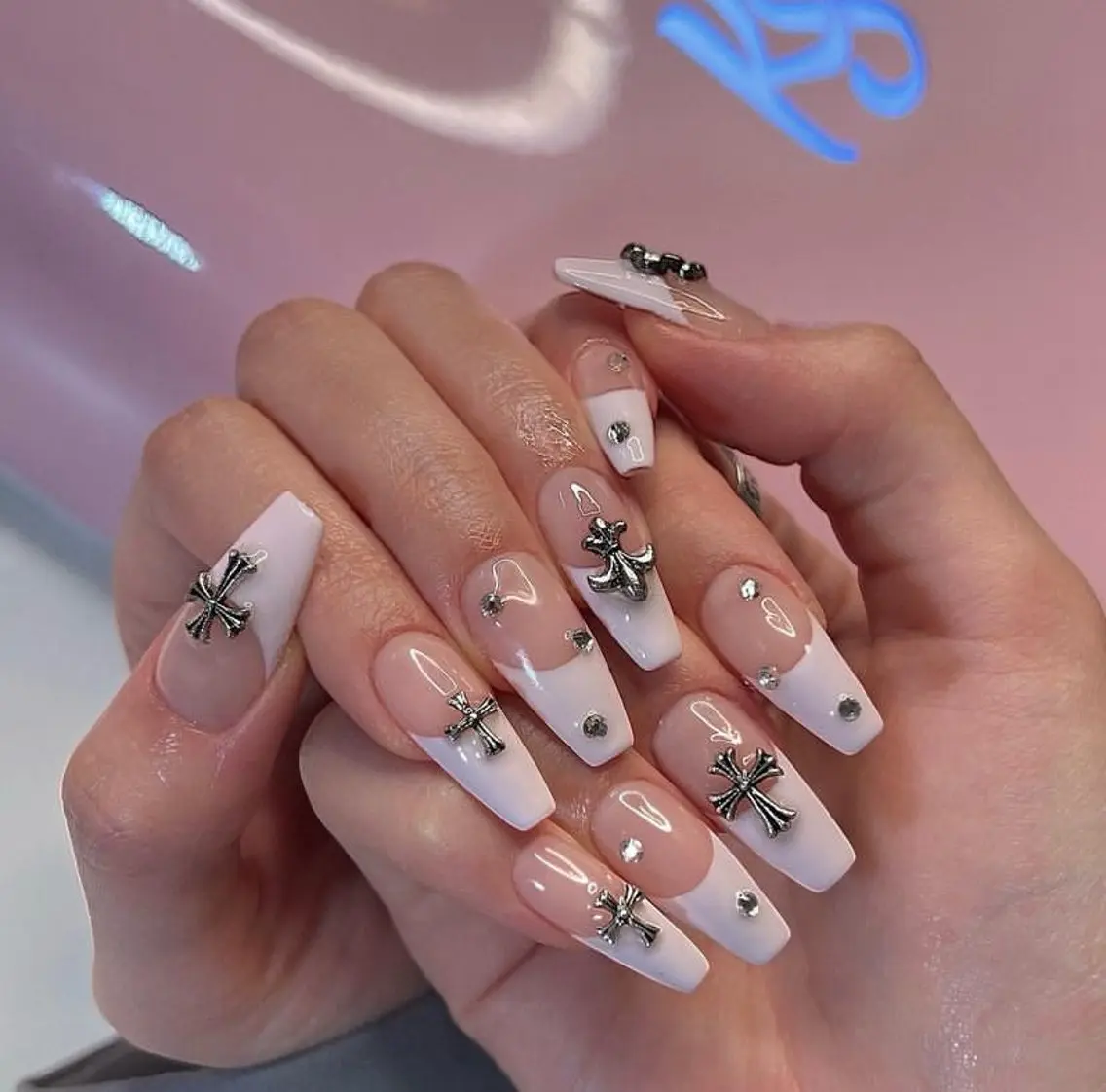 ネイル フレンチネイル ジェルネイル 韓国ネイル マグネットネイル マグネットフレンチ akina nailsのネイルデザイン