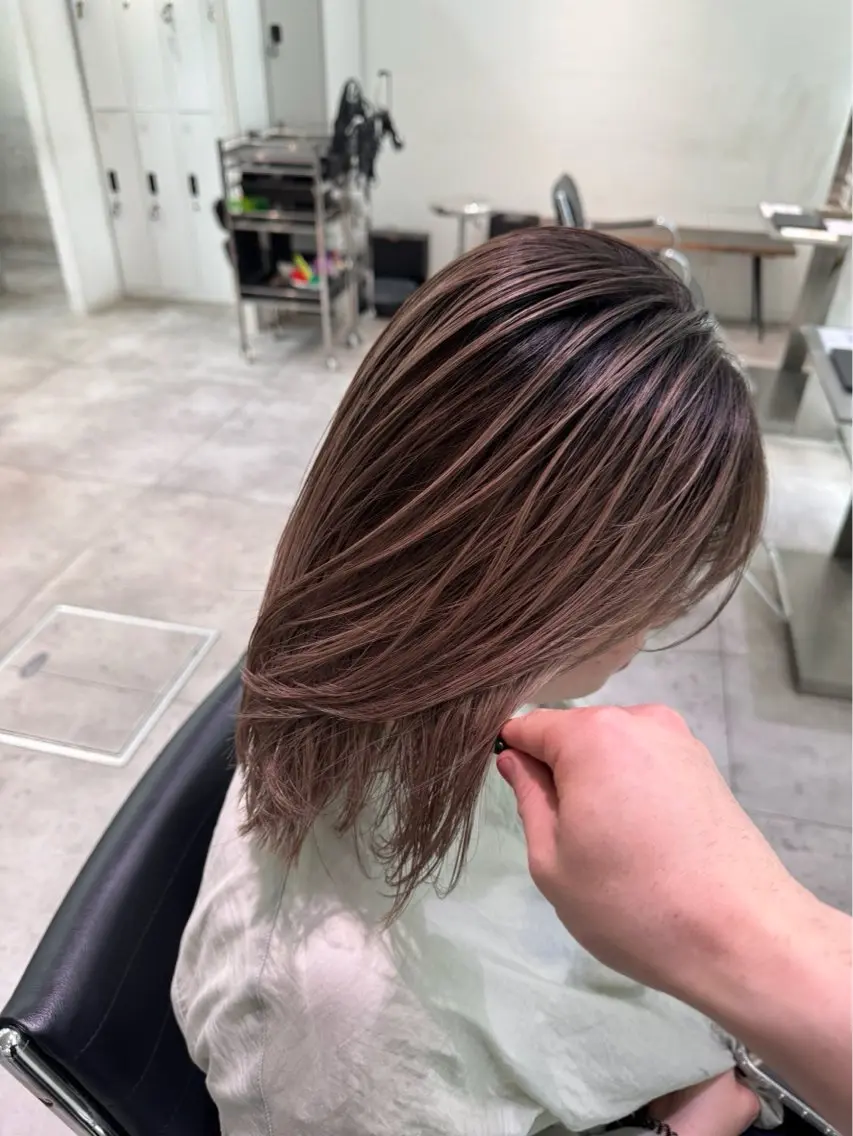 ミディアム カラー ヘアカラー トリートメント CHERIEブリーチ ダブルカラー 天神のヘアスタイル