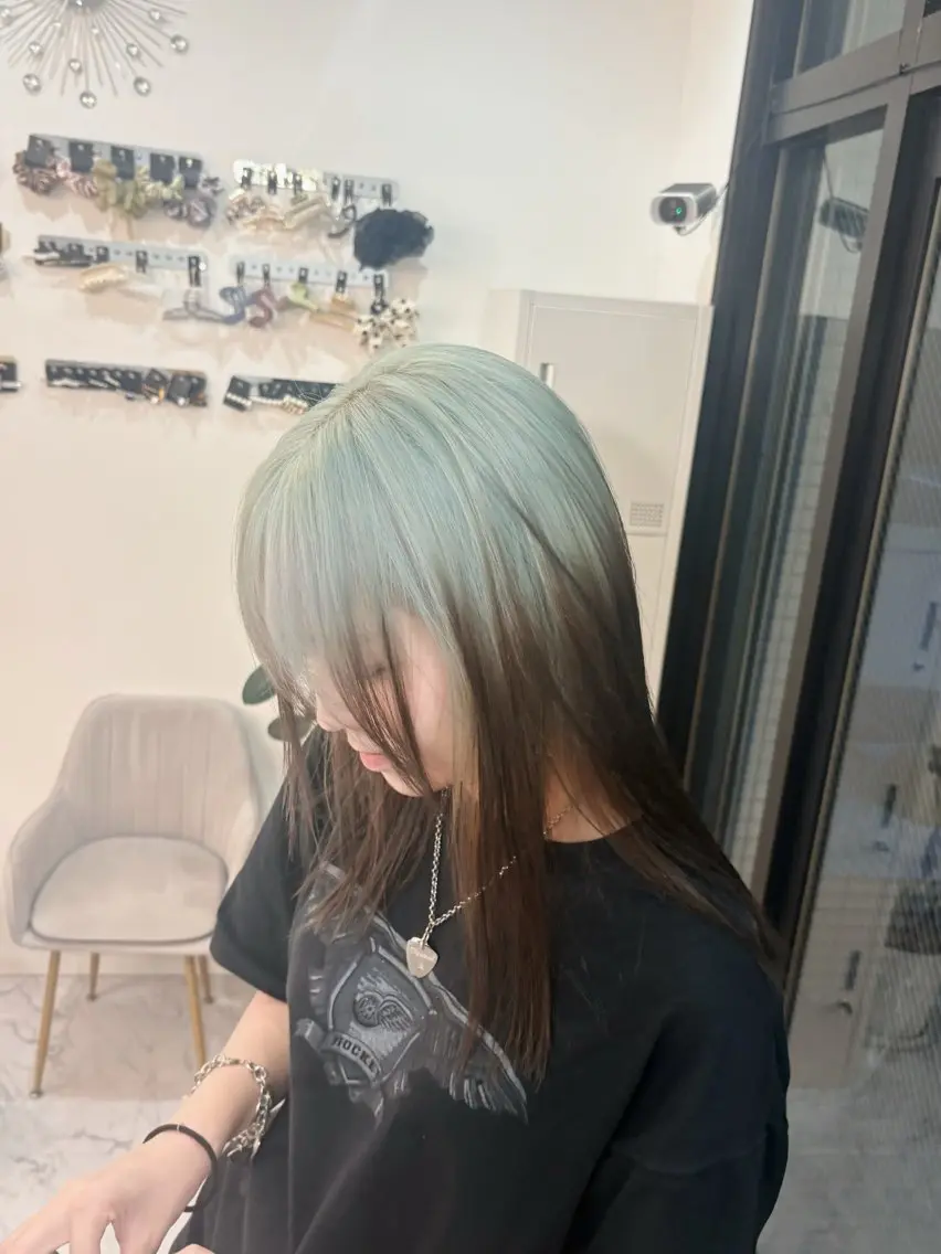 セミロング ヘアカラー ))カラー特化(( 渡邉 怜のヘアスタイル