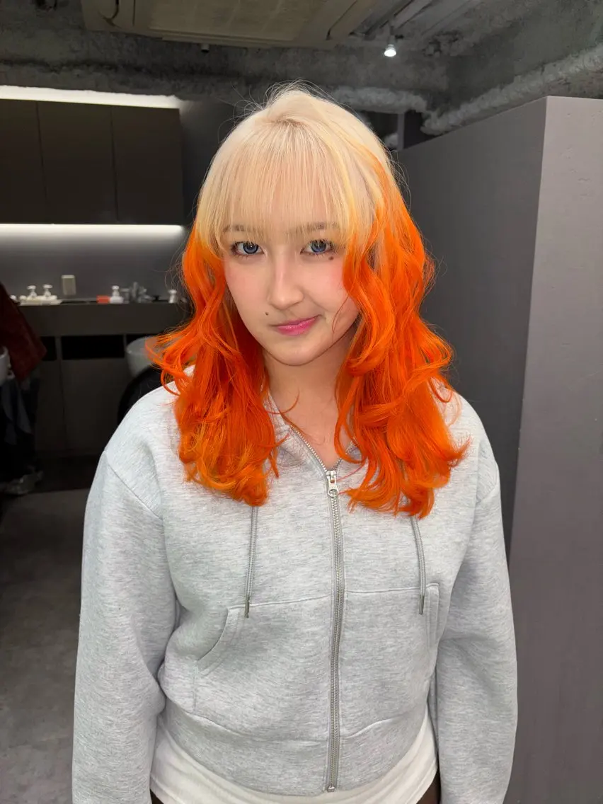 セミロング カラー オレンジ ヘアカラー デザインカラー /rioのヘアスタイル