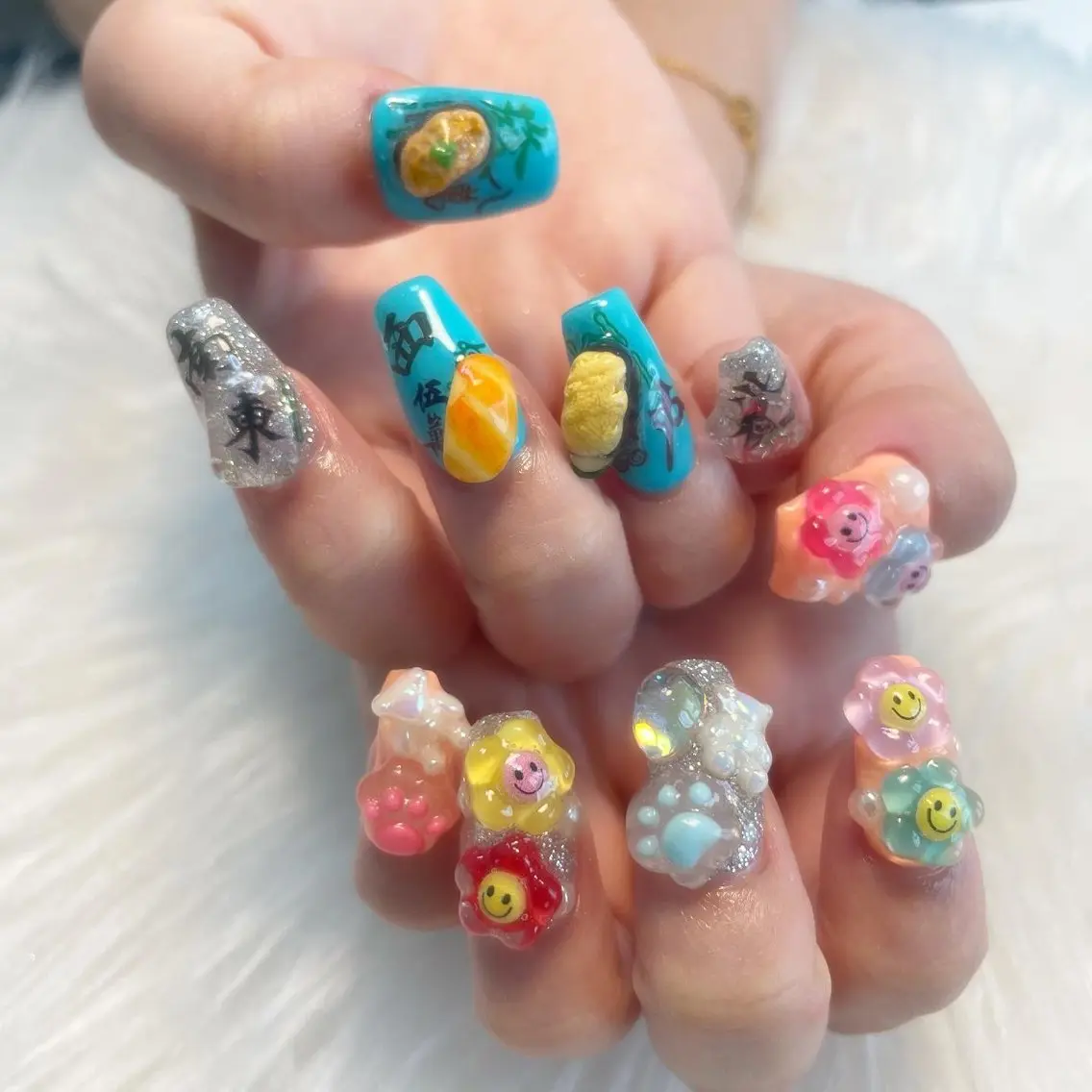 ネイル ハンドネイル ゴテゴテ💙ワンホン リオナのネイルデザイン