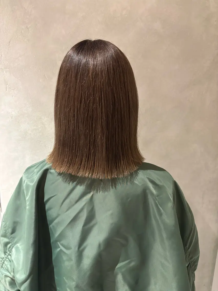 ミディアム カラー ベージュカラー ブリーチ ヘアカラー 大久保 愛のヘアスタイル