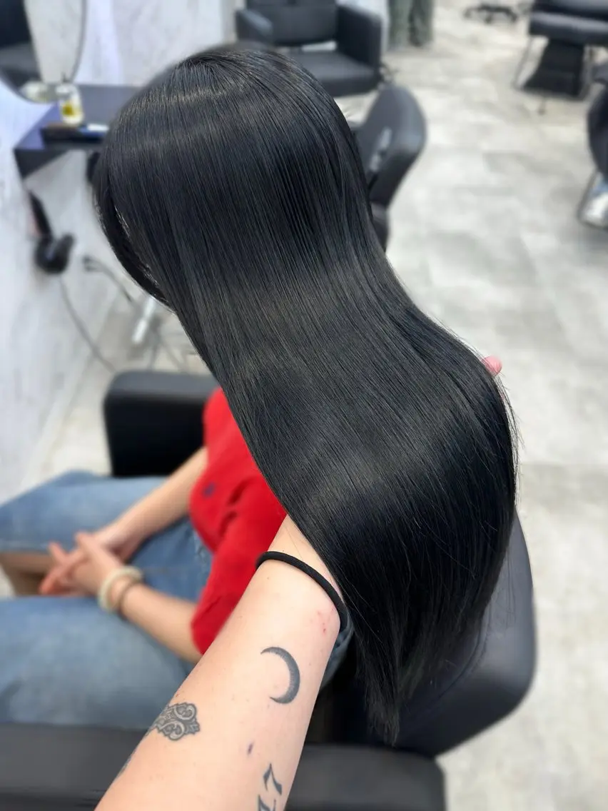 ロング カラー 黒髪 ブルーカラー ブルーブラック 遠藤沙也加 /レイヤーカットのヘアスタイル