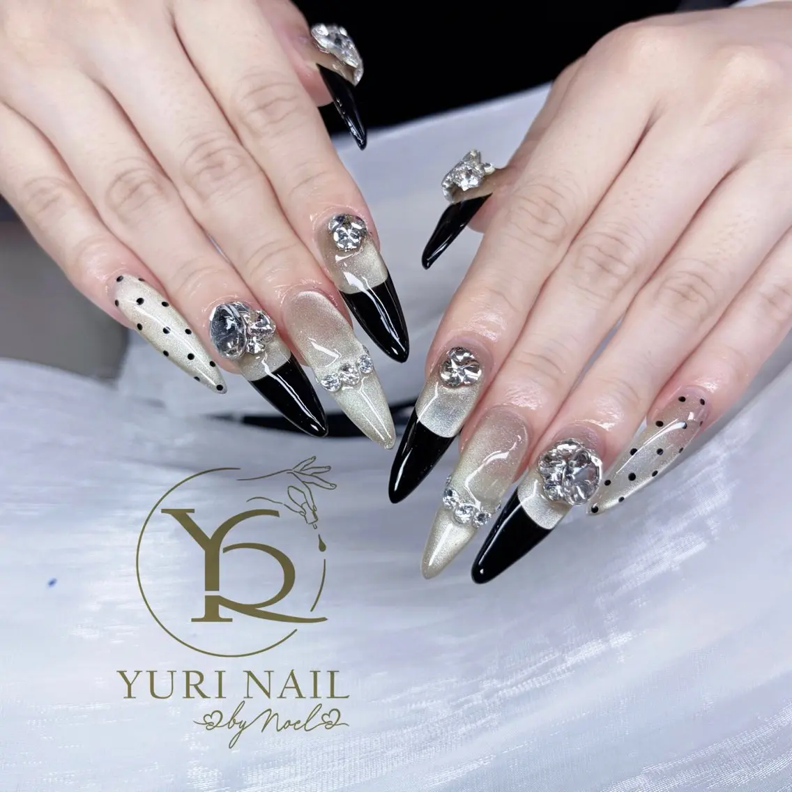 ネイル ハンドネイル フットネイル ハンドケア YURI Nail NARITAのネイルデザイン