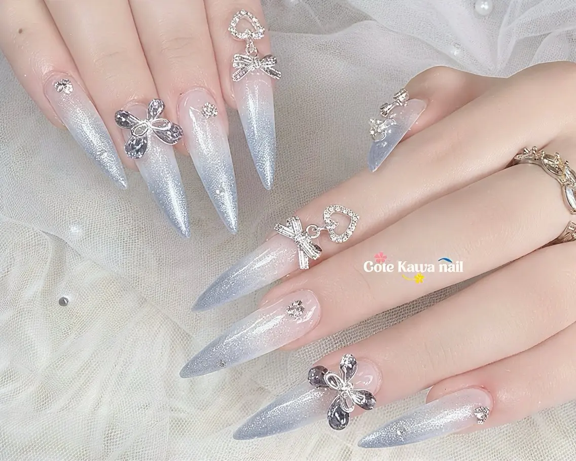 ネイル ブルー フラッシュネイル グラデーション マグネットネイル 持ち込み ハンドネイル ハンドケア Gote Kawa nail salonのネイルデザイン