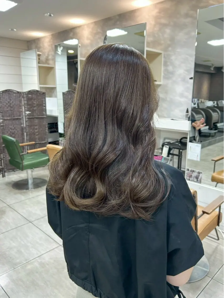 セミロング カラー ヘアカラー 西岡 英菜のヘアスタイル