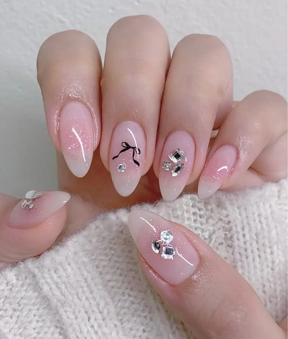 ネイル アートネイル ジェルネイル グラデーション 韓国ネイル ラメ(グリッター) ハンドネイル ハンドケア NailSalon✨ Écrinエクランのネイルデザイン