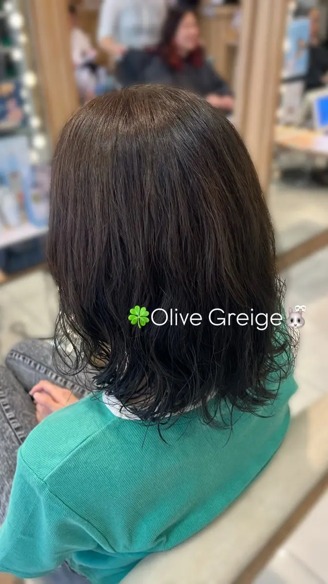 カラー 透明感カラー グレージュ オリーブグレージュ オリーブグレー ヘアカラー 🎶み お🎀ブリーチカラーのヘアスタイル