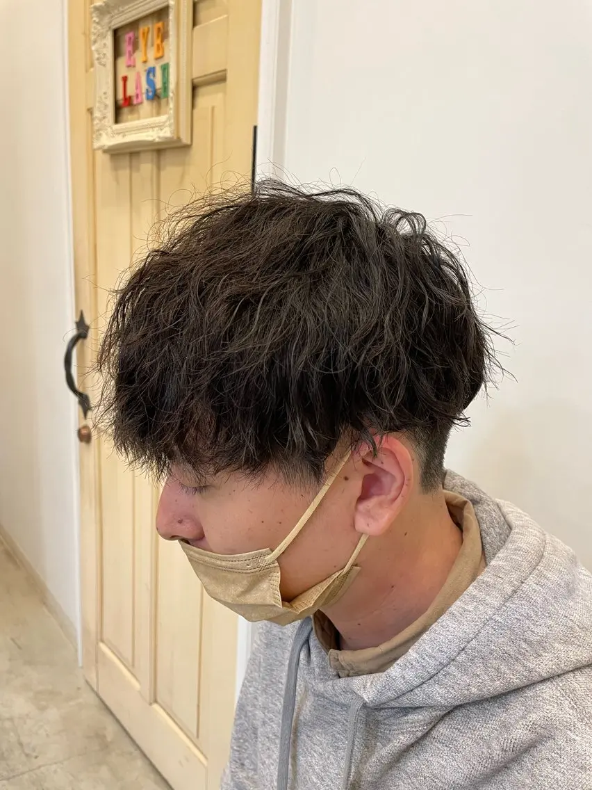 ショート パーマ メンズ カット パーマ メンズ特化 波巻き ツイスパ 黒川 貴史のヘアスタイル