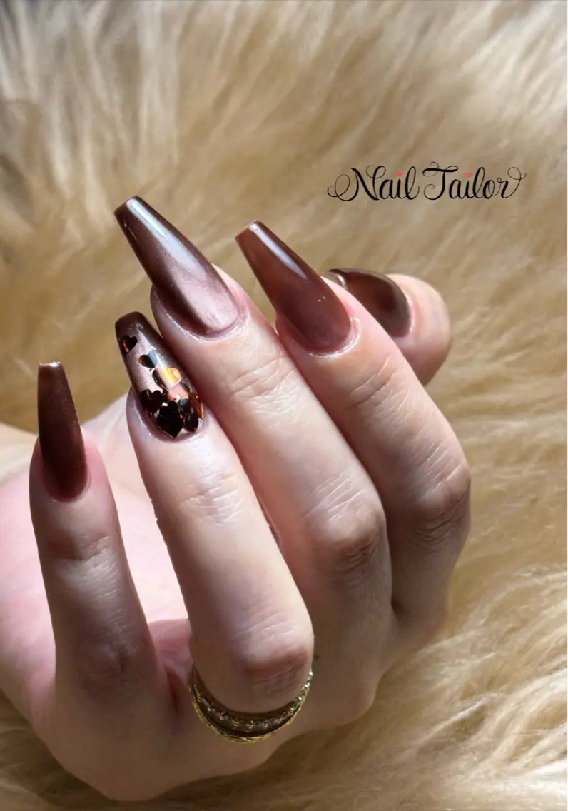 ネイル ブラウン 長さ出し ハート ホログラムネイル キラキラネイル ハンドネイル NailTailor ネイルテイラーのネイルデザイン