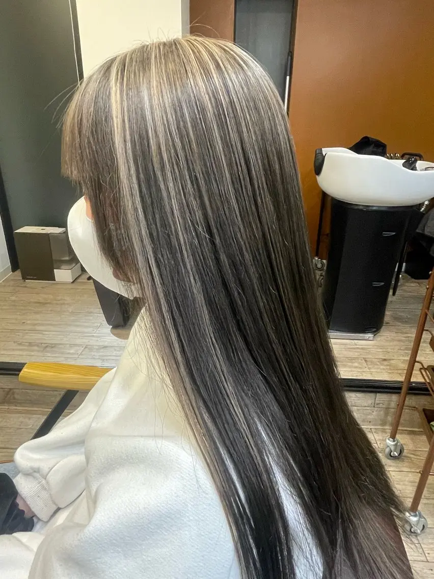 ロング カラー グレージュ ハイライトカラー ハイライト 🦋春山 さとみ🦋のヘアスタイル