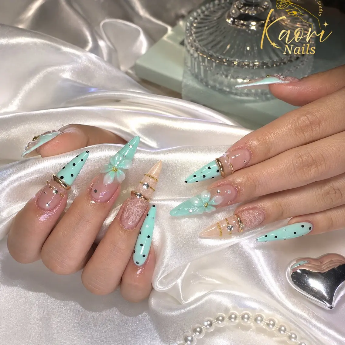 ネイル ドット フラワーネイル フットネイル フレンチネイル ゴールド ハンドネイル KAORI YUMIのネイルデザイン