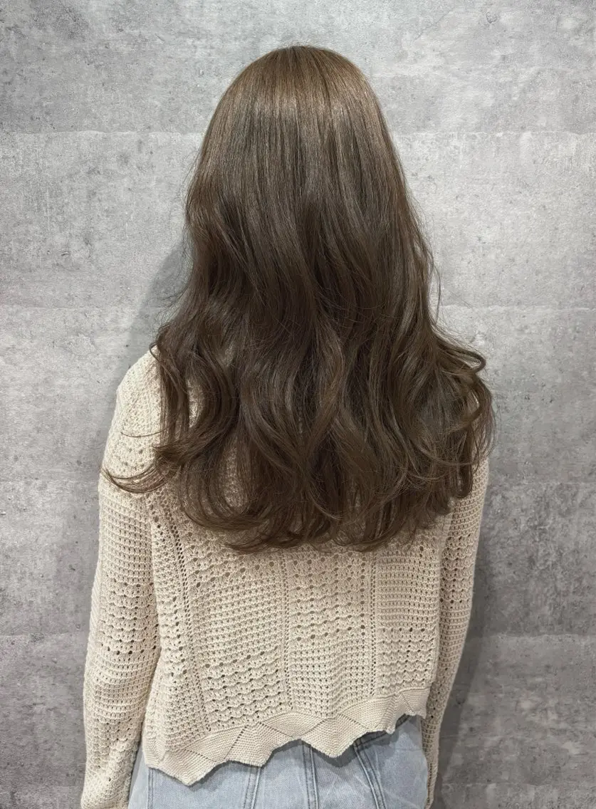 ミディアム カラー 透明感カラー グレージュ オリーブカラー ヘアカラー FOX 新菜のヘアスタイル