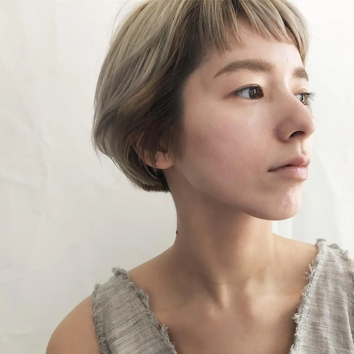 ショート カラー グラデーションカラー シロ ⭐︎のヘアスタイル