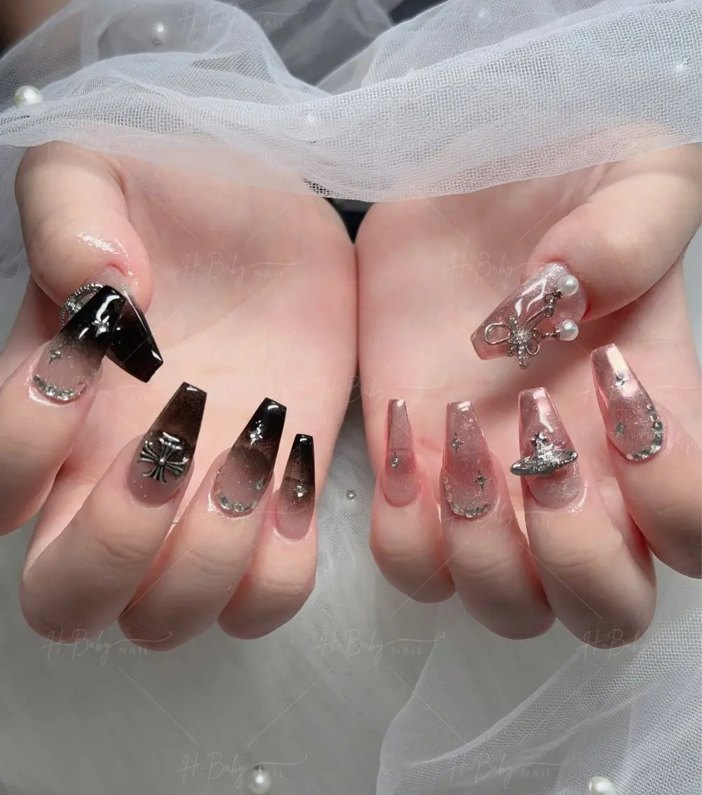 ネイル オーロラネイル フレンチネイル ジェルネイル ハロウィン キラキラネイル ハンドネイル H.baby Nail Salonのネイルデザイン