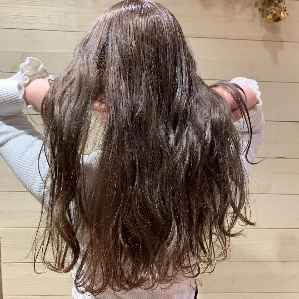ロング カラー ヘアカラー クワハラ イオリのヘアスタイル