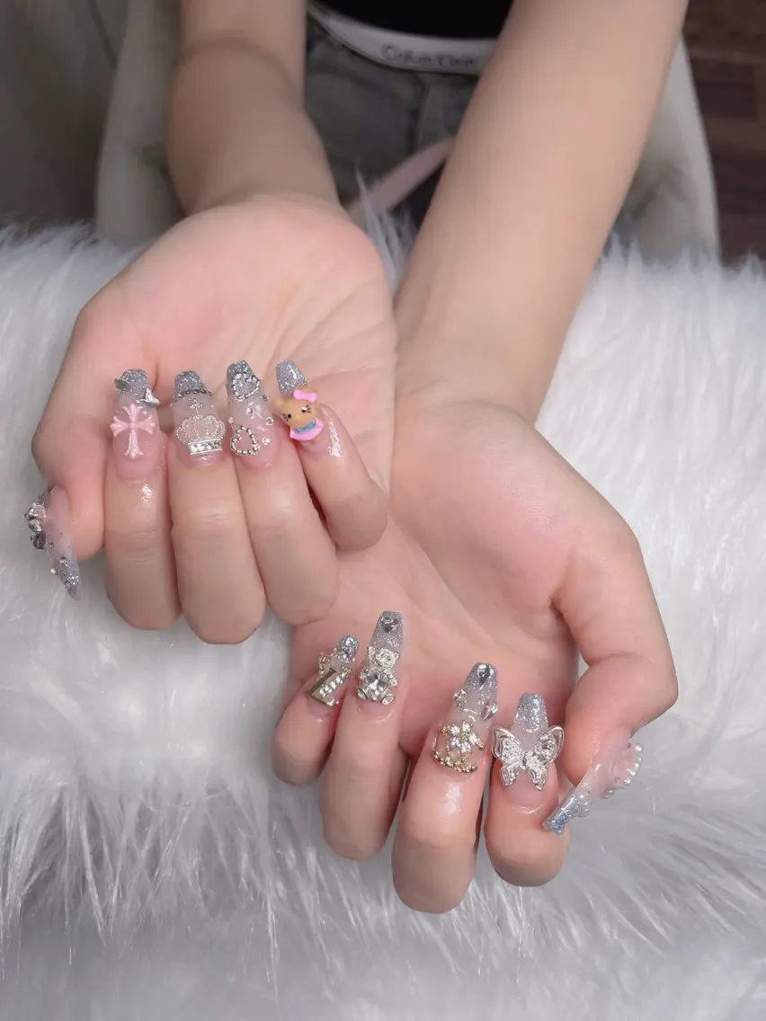 ネイル ラメ(グリッター) ラメグラデーション 撮影モデル Hin Nail 日本橋のネイルデザイン