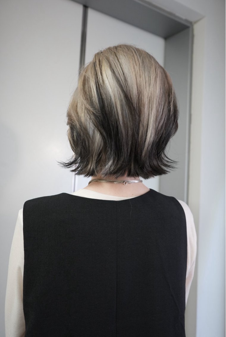 ショート カラー デザインカラー ボブ カット ヘアカラー トリートメント ハイトーン/ボブ デザイン/戸羽新宿のヘアスタイル