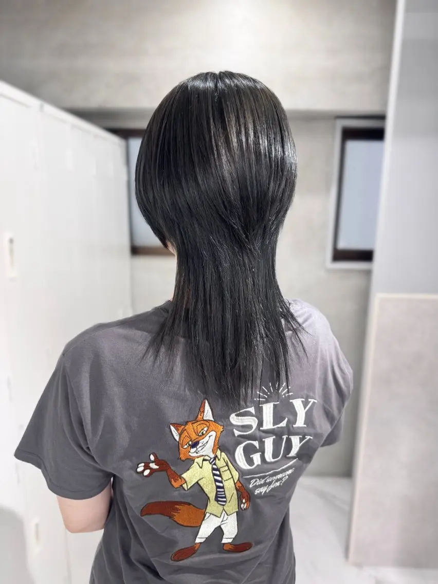 ミディアム カット トリートメント Manami🖤 レイヤー×ハイトーンのヘアスタイル