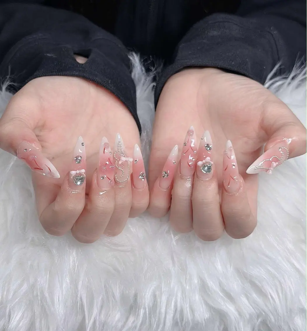ネイル フレンチネイル ジェルネイル ガラスフレンチ ハロウィン ハート H.baby Nail Salonのネイルデザイン