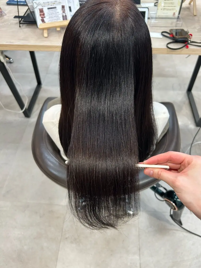 セミロング 光を纏うツヤ感ロング Natsuki🤍のヘアスタイル