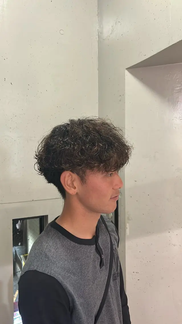 メンズ メンズパーマ 刈り上げ 波巻きパーマ カット パーマ 川津 由優暉のヘアスタイル