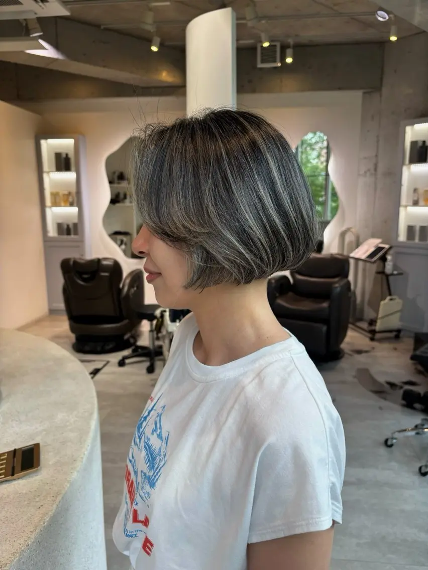 ショート ハイライト カット ヘアカラー トリートメント 早稲田 千尋のヘアスタイル