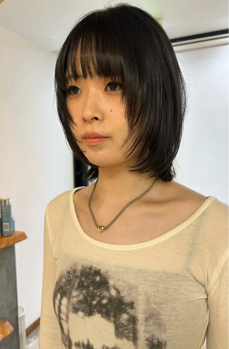 ミディアム 安達 咲のヘアスタイル