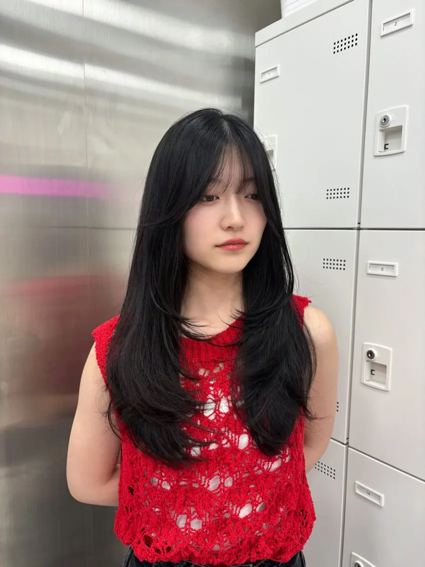 ロング カラー 抜け感レイヤー︴ ニュアンスカラーのヘアスタイル