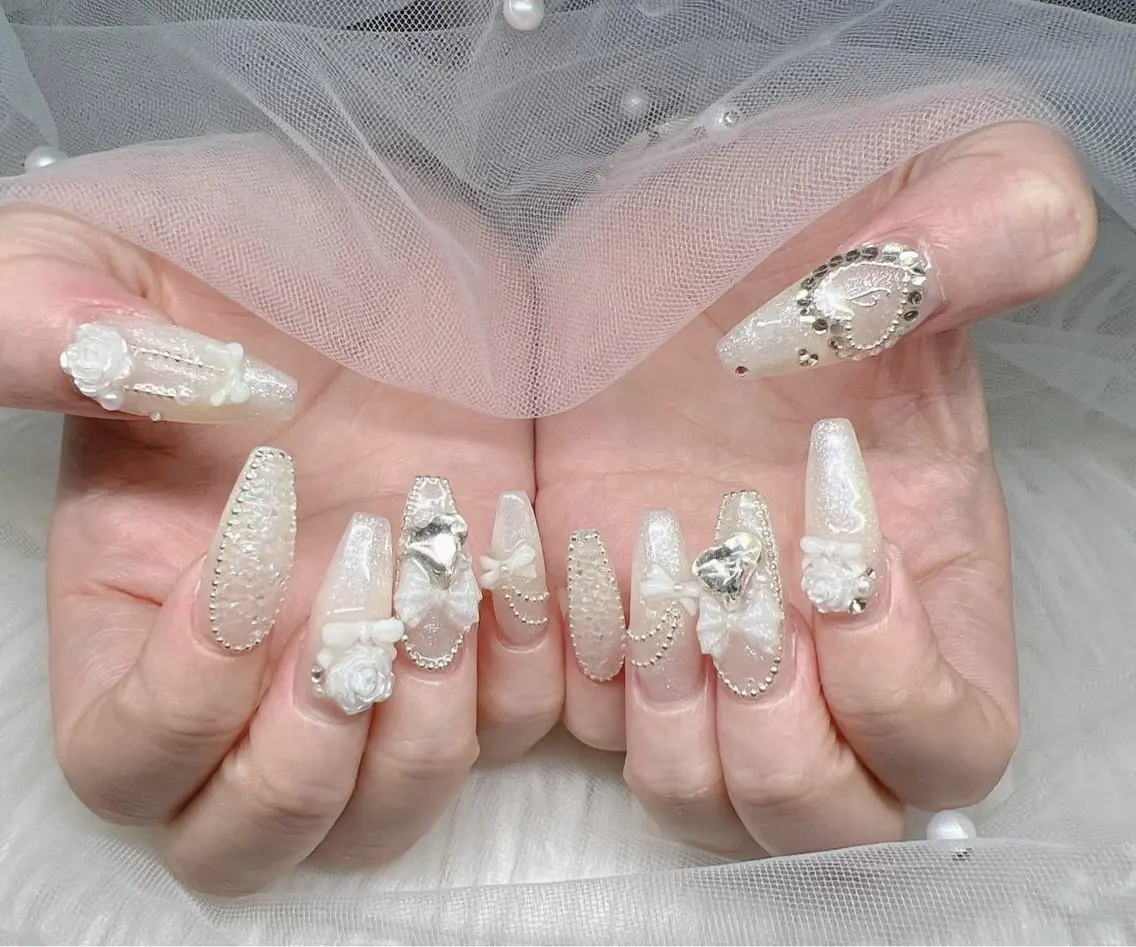 ネイル 長さ出し キラキラネイル マグネットネイル ネイルチップ 冬ネイル ハンドネイル Lee Nailsのネイルデザイン