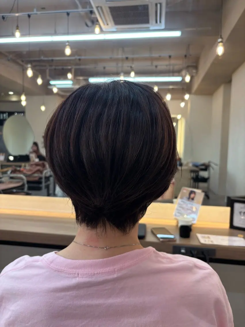 ショート カラー ブラウンカラー 透明感カラー レイヤー✂︎ぷつボブ 艶カラー🤍noaのヘアスタイル