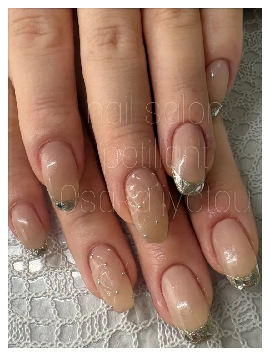 ネイル アートネイル フレンチネイル ガラスフレンチ キラキラネイル シンプルネイル nail salon petillantのネイルデザイン