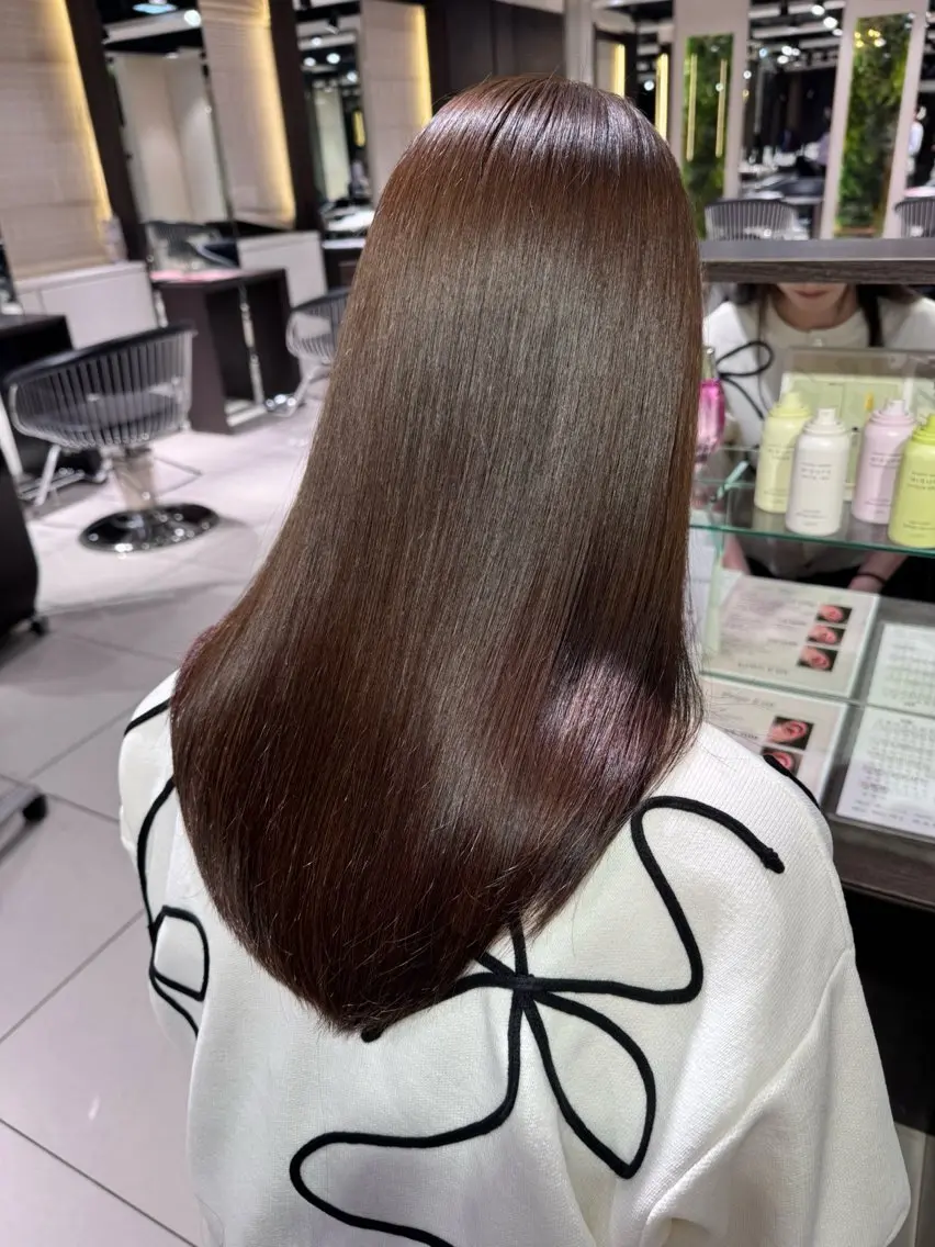 セミロング 𝒔𝒂𝒚𝒂🫧 赤みレス透け感カラーのヘアスタイル