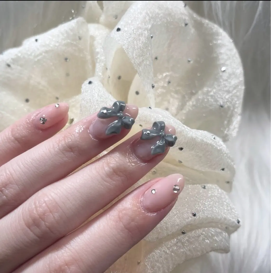 ネイル リボン nail salon hoLLyhockのネイルデザイン
