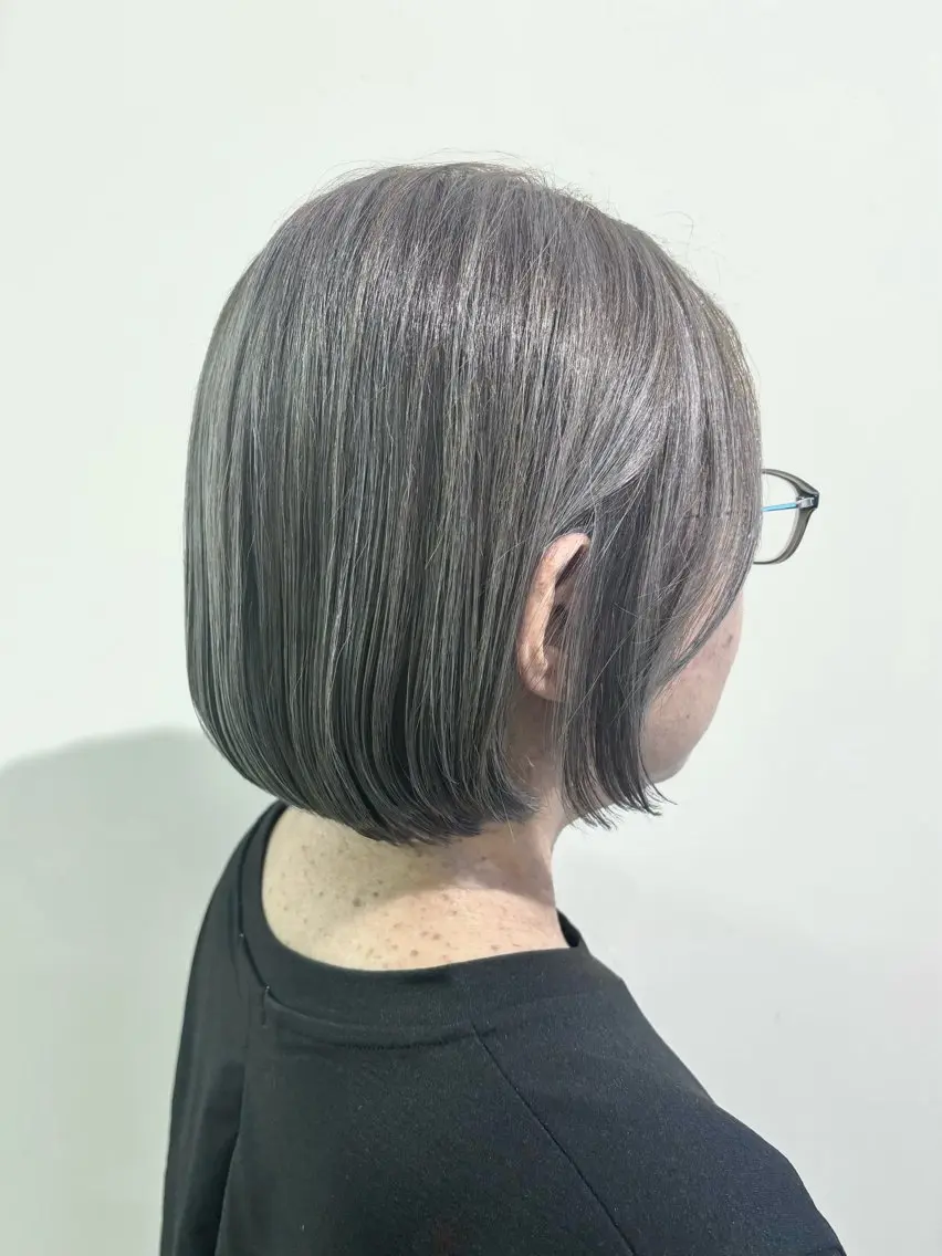 ミディアム カラー 古川 琴美のヘアスタイル
