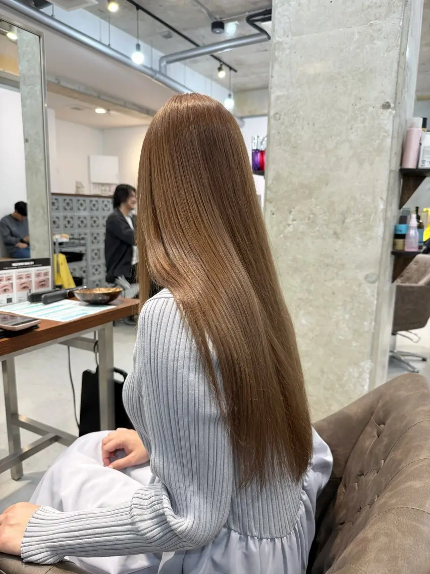 ロング カラー ベージュカラー ブリーチ ブラウンカラー ダブルカラー ブリーチなしカラー カット ヘアカラー カイリ /レイヤーカットのヘアスタイル