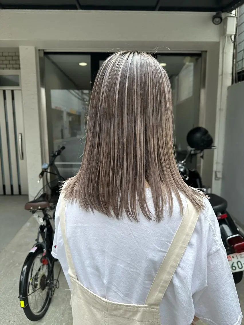 セミロング レイヤーカット カット ヘアカラー トリートメント バレイヤージュ 隅中秀弥のヘアスタイル