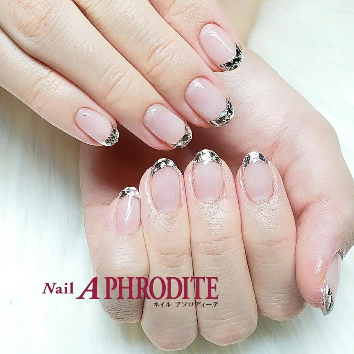 ネイル オーロラネイル クリアネイル ジェルネイル シルバー ソフトジェル ハンドネイル Nail Aphroditeのネイルデザイン