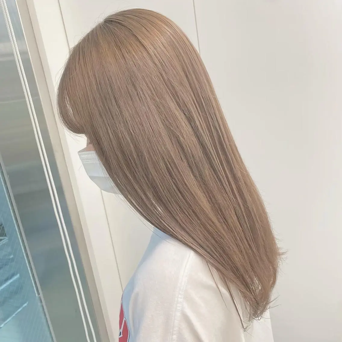 ロング カラー ベージュカラー ミルクティーベージュ 学生 センターパート特化 井上健太のヘアスタイル