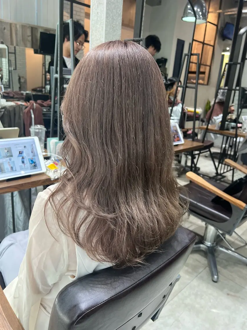 ロング カラー ベージュカラー ブリーチ ミルクティーベージュ カット ヘアカラー トリートメント 🌿ニュアンス/髪質 改善🌿Fukudaのヘアスタイル