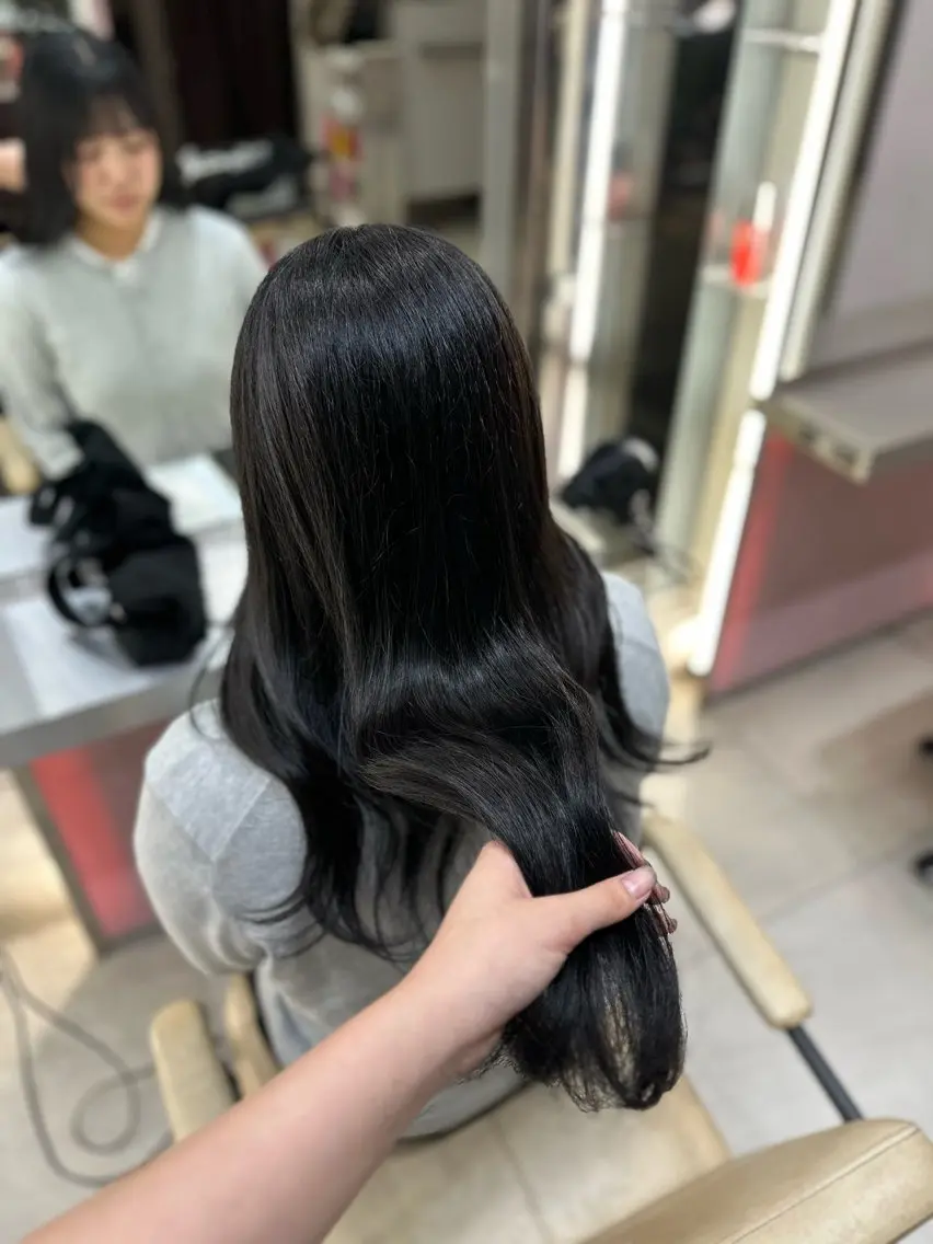 ロング カラー 黒髪 ブルーカラー ブルーブラック 艶髪／ブリーチ🌟 銀座/HARUKAのヘアスタイル