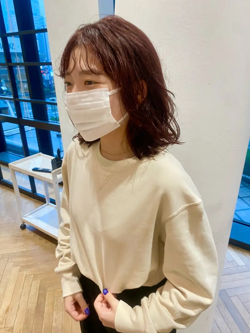ミディアム カラー ミディアムパーマ ブリーチ ブラウンカラー ブリーチなしカラー レッドカラー 増井 彩乃のヘアスタイル