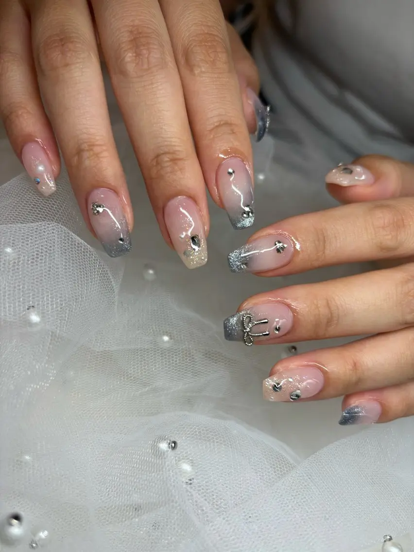 ネイル 長さ出し 卒業式 キラキラネイル ロングネイル 持ち込み happiness nailのネイルデザイン