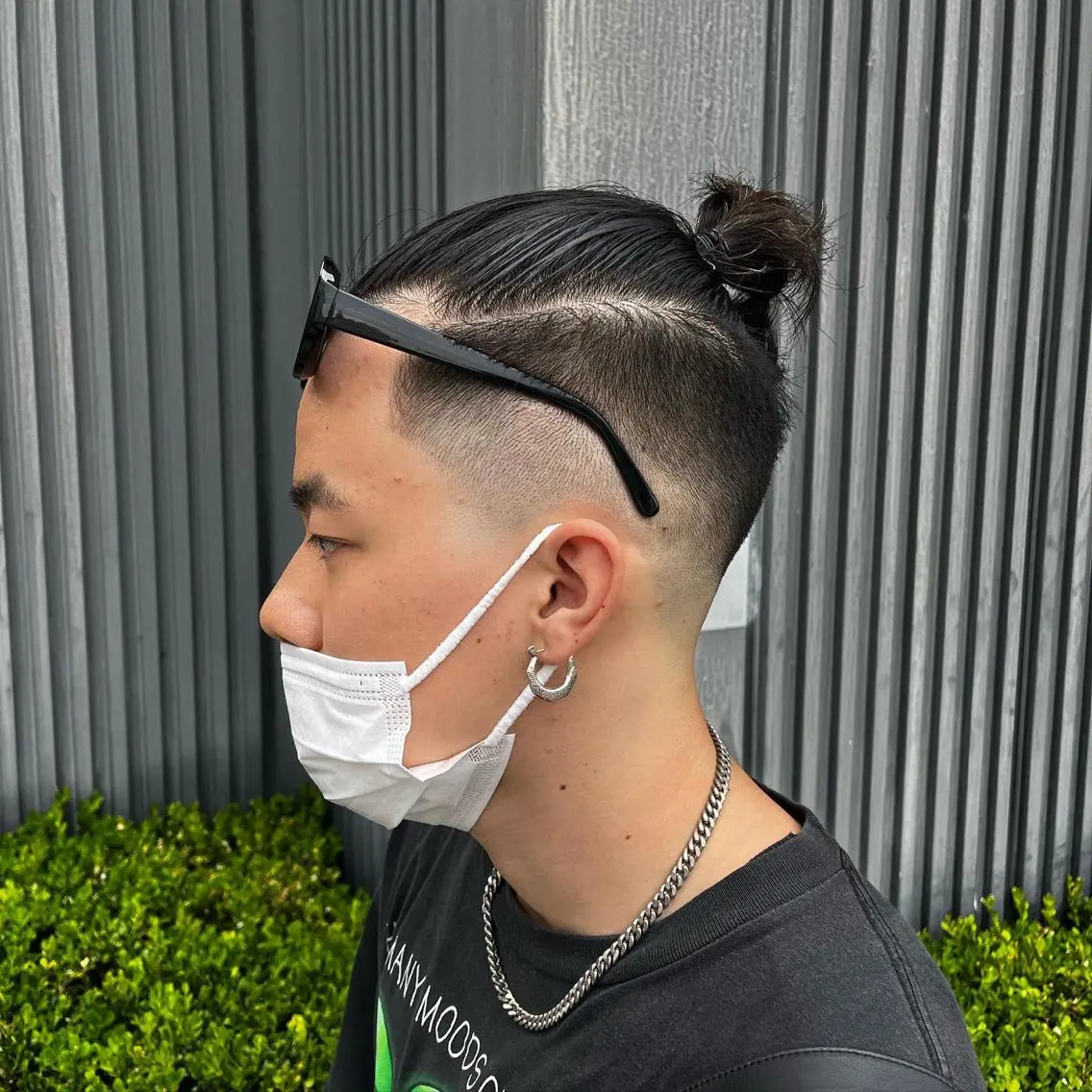 セミロング カラー パーマ メンズ フェードカット メンズハイトーン メンズパーマ セミロングパーマ ハイトーンカラー &CREW スタッフのヘアスタイル