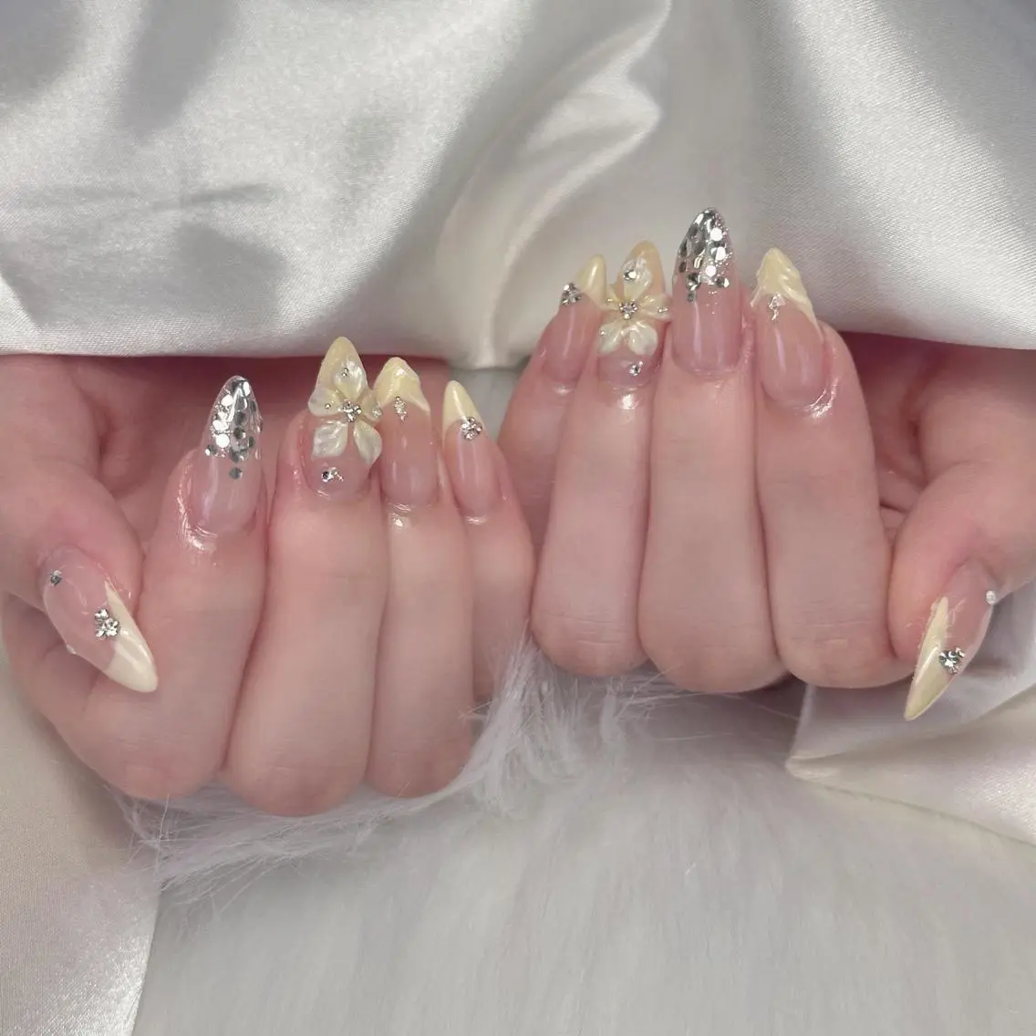 ネイル ブルー フラワーネイル 韓国ネイル ロングネイル 持ち込み Melia Nailsのネイルデザイン