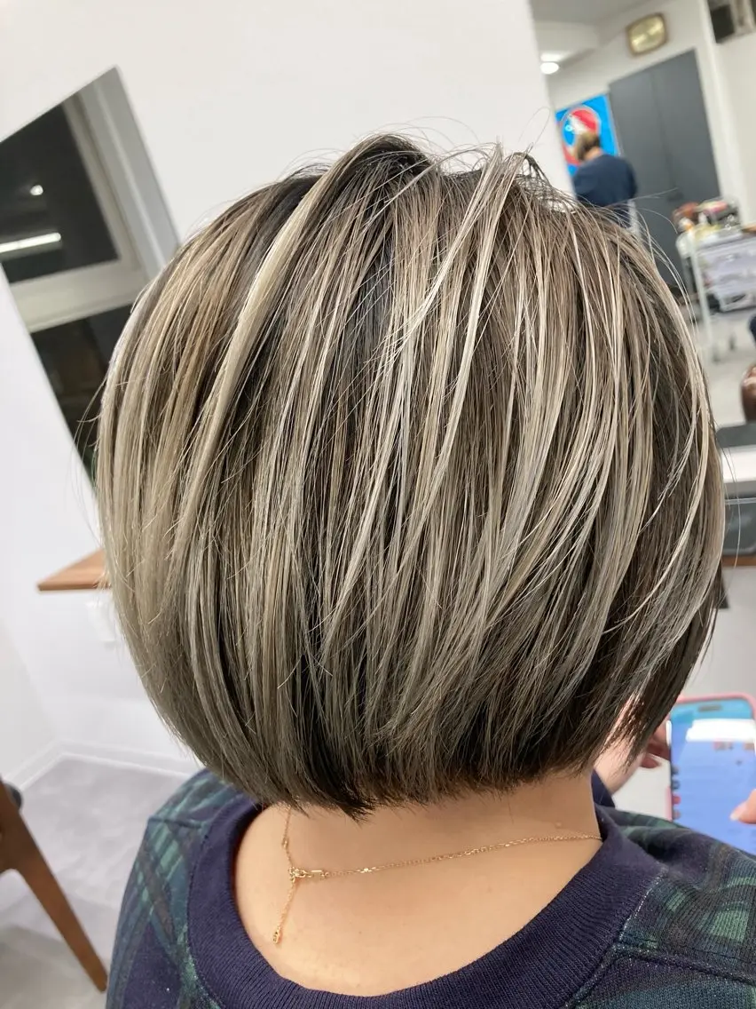 ミディアム カラー バレイヤージュ レイヤーカット カット ヘアカラー トリートメント SHAFT Ieiriのヘアスタイル