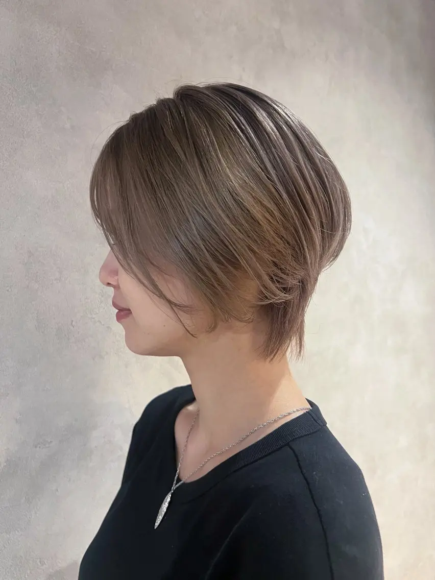 ショート カラー ブリーチ 透明感カラー グレージュ ヘアカラー 鶴ヶ峰／メンズカット 🌿ナンバアオイ🌿のヘアスタイル